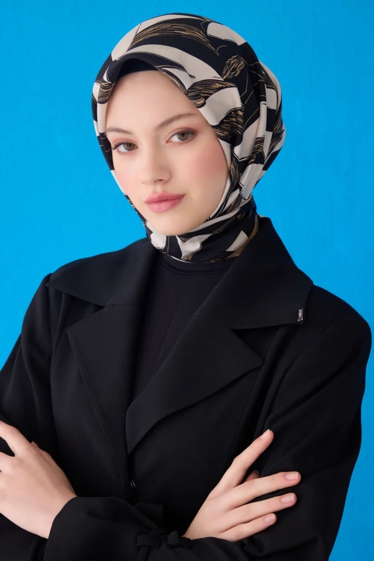 Belli Twill İpek Eşarp 4123D Yaprak Desen Siyah - Krem