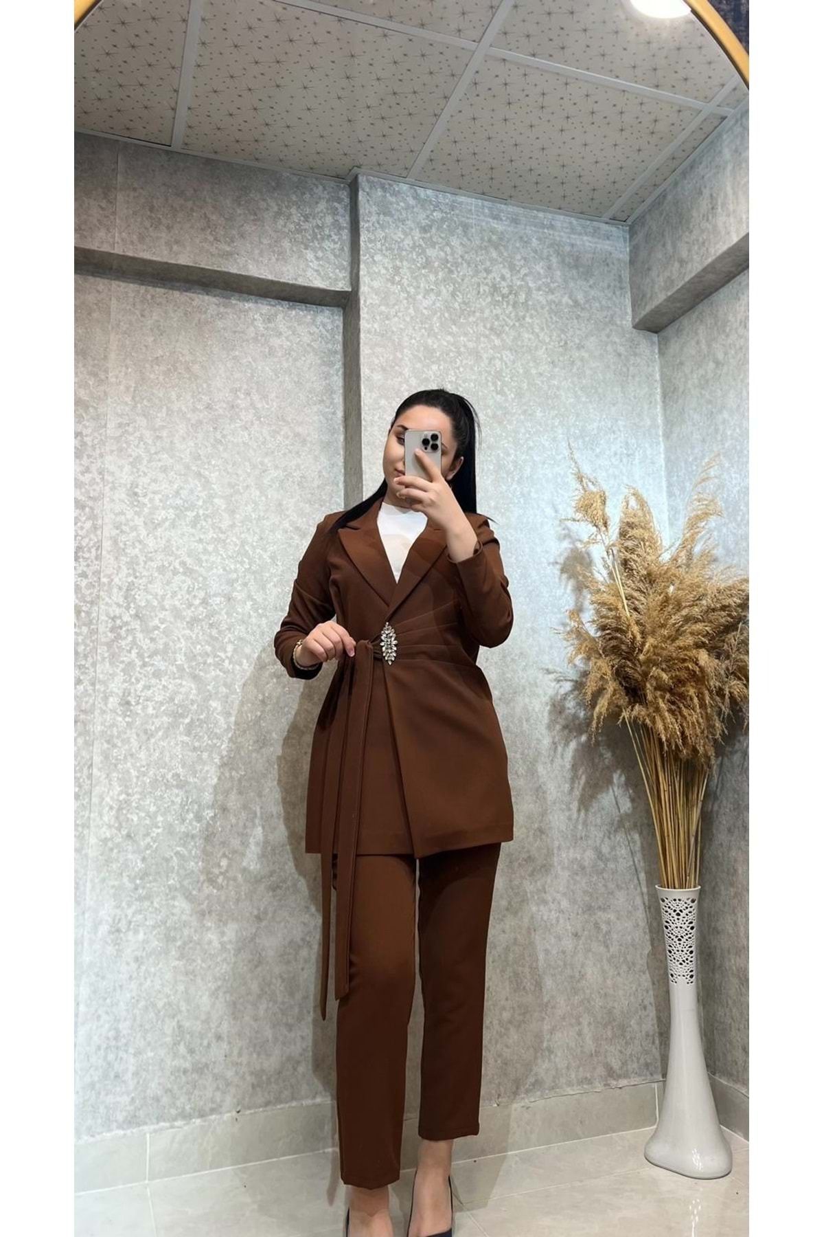 MİSS VİSHNE 25Y2203 TAKIM CEKET PANTOLON , TAŞ DETAYLI YANDAN BAĞLAMALI TARÇIN