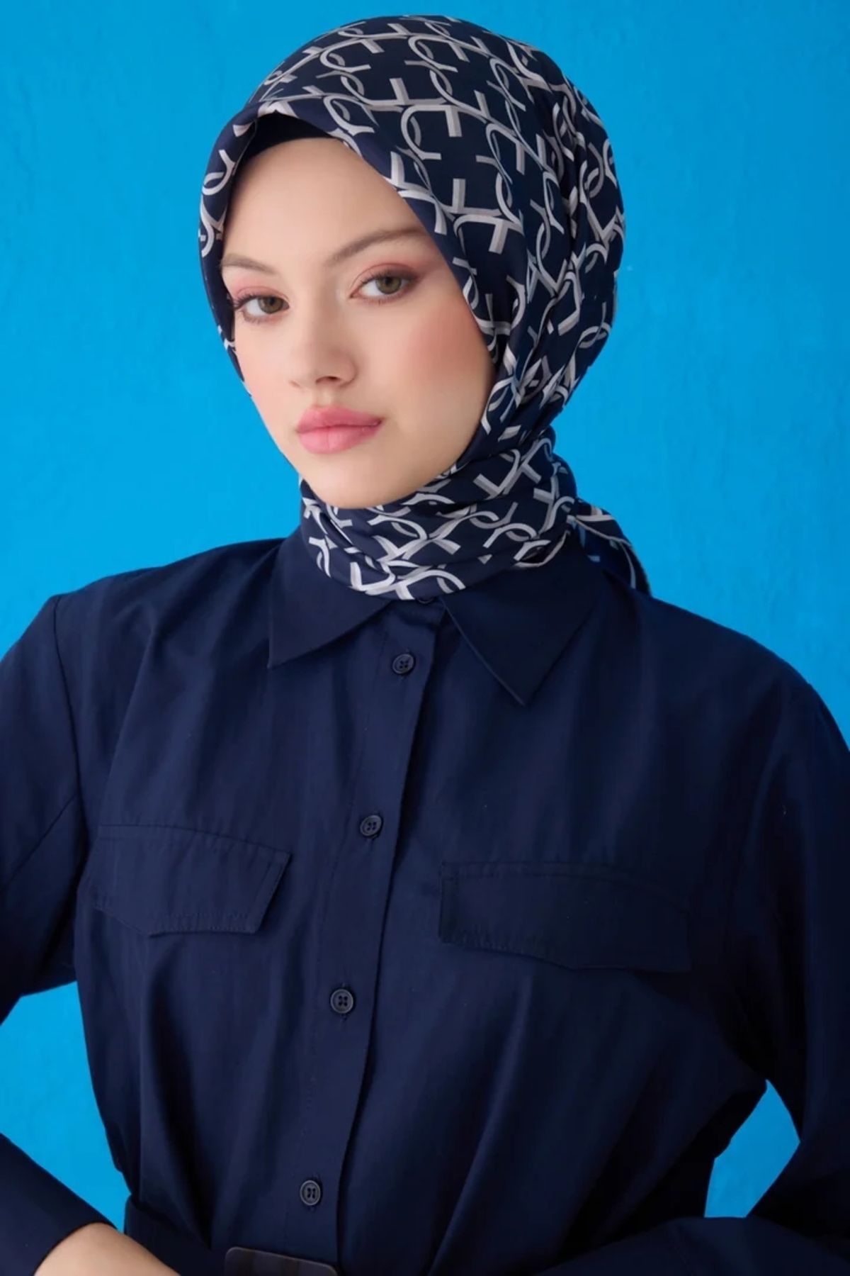 Belli Twill İpek Eşarp 4102D Geometrik Desen Lacivert-Beyaz-Gri-08