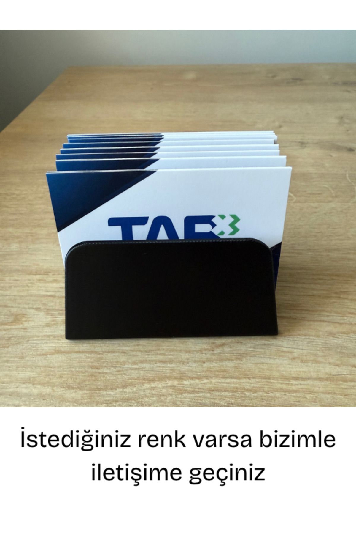 Madeora3D Siyah Kartvizit Tutucu – Minimal Masaüstü Kartlık Standı | Şık Ofis Aksesuarı (Yaklaşık 9 cm)