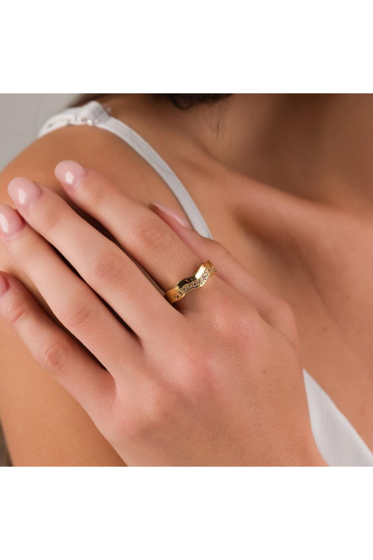 HOBİSY GIFT SHOP Zirkon Taşlı Alyans Model Altın Kaplama Kadın Yüzük – 18 Numara / 19 mm, Paslanmaz Çelik