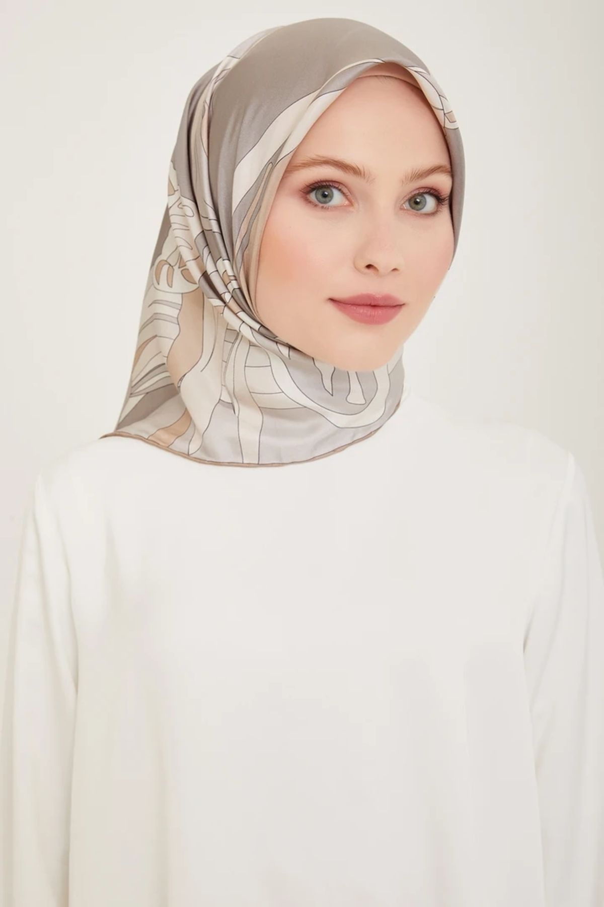 Belli Twill İpek Eşarp 4017D Çiçekli Desen Nohut Beji-Gri-05