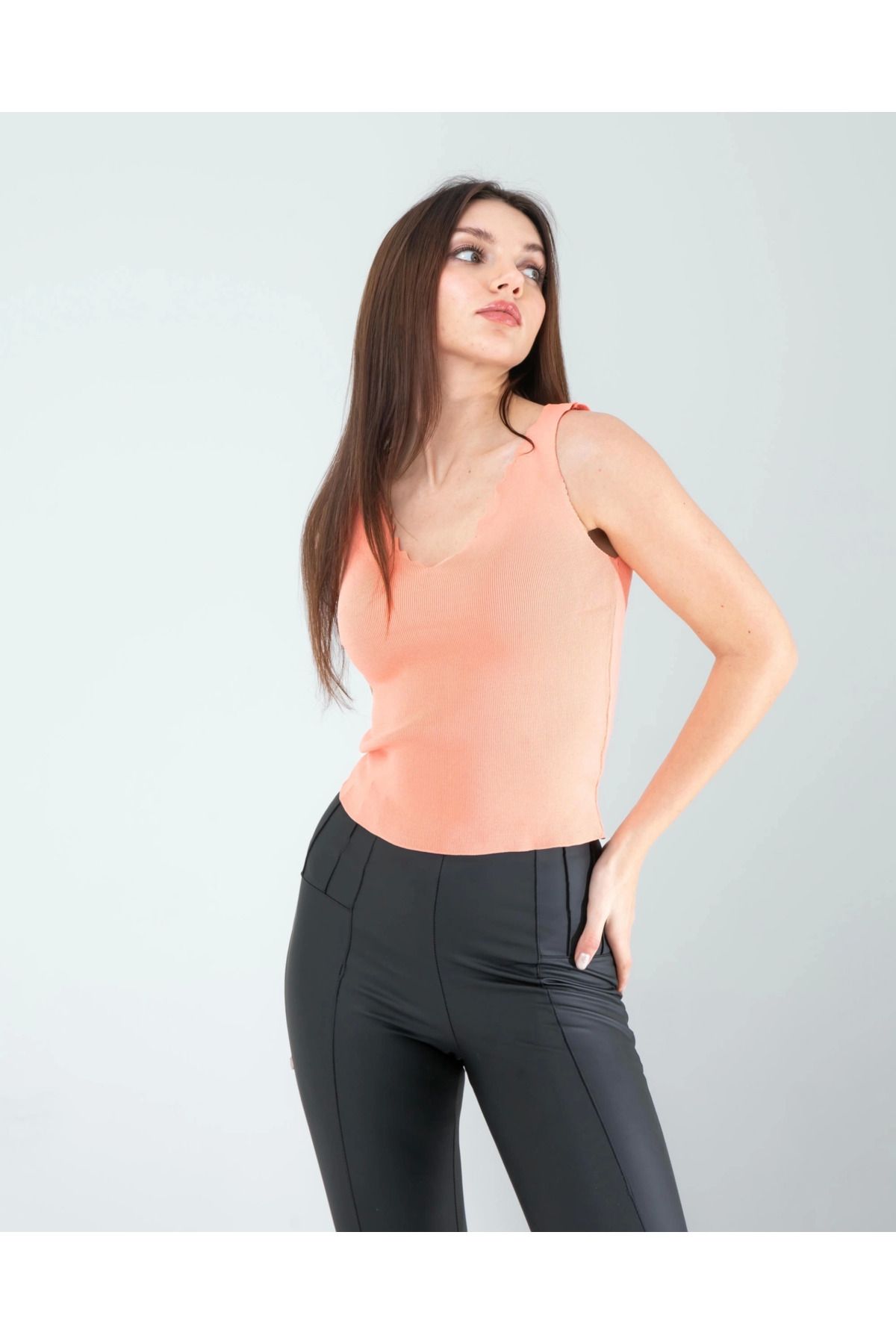 Omarı Yumuşak Pudra Renkli Crop Bluz - Hafif ve Şık