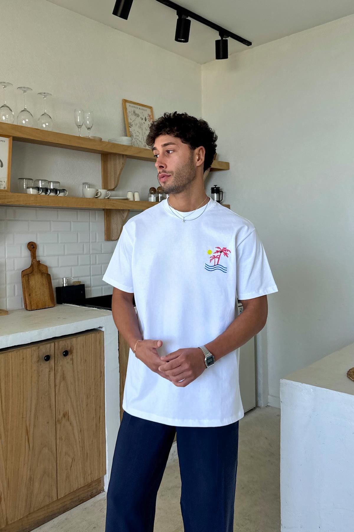 Flaw Wear Beyaz Beach Nakışlı Tişört