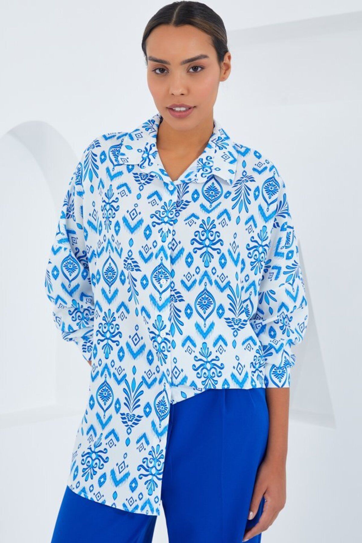 D&M Life Collection Mavi Beyaz Desenli Oversize Saten Gömlek 3985