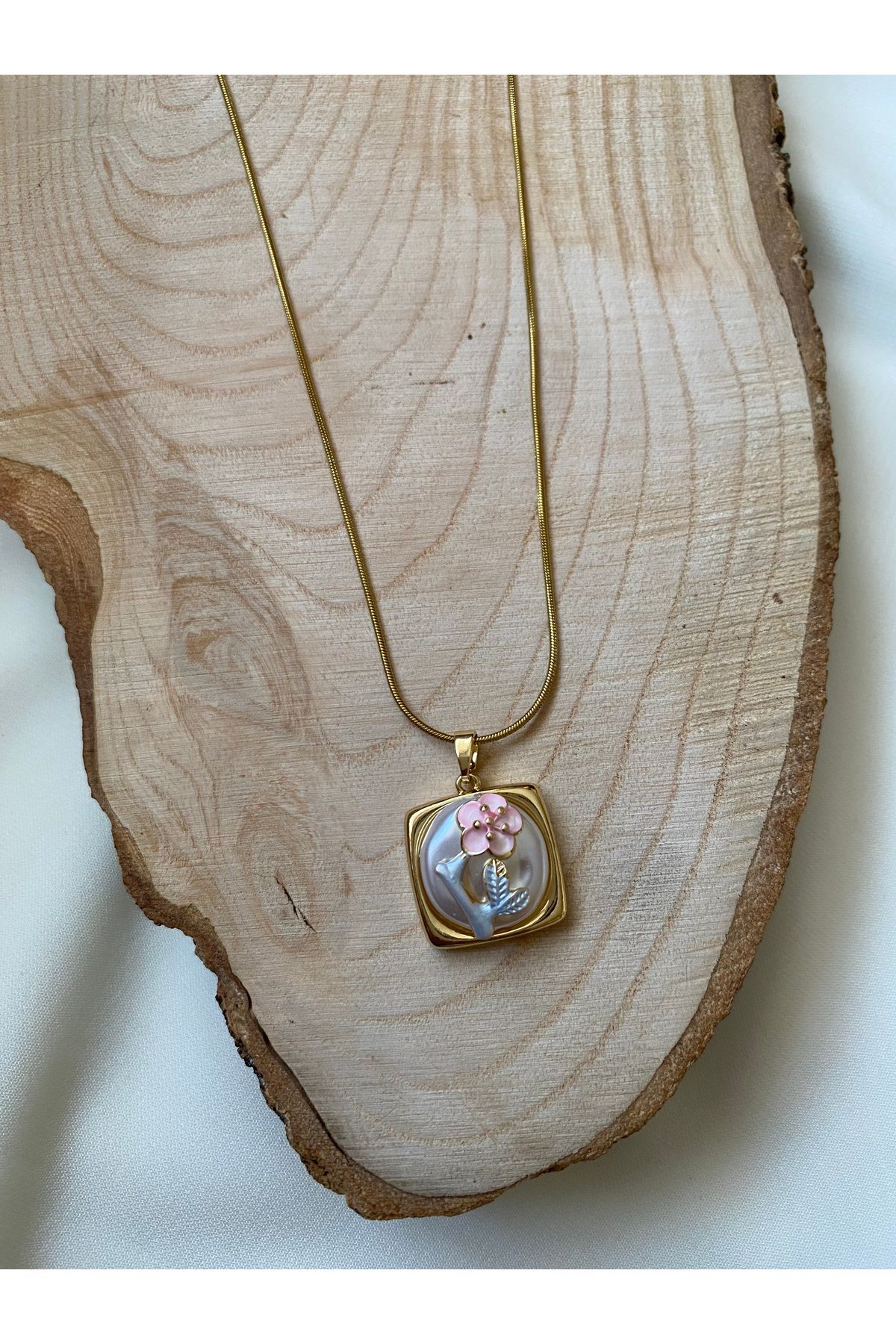 asem jewelry PEMBE ÇİÇEKLİ İNCİ DETAYLI KARE VİNTAGE ÇELİK KOLYE