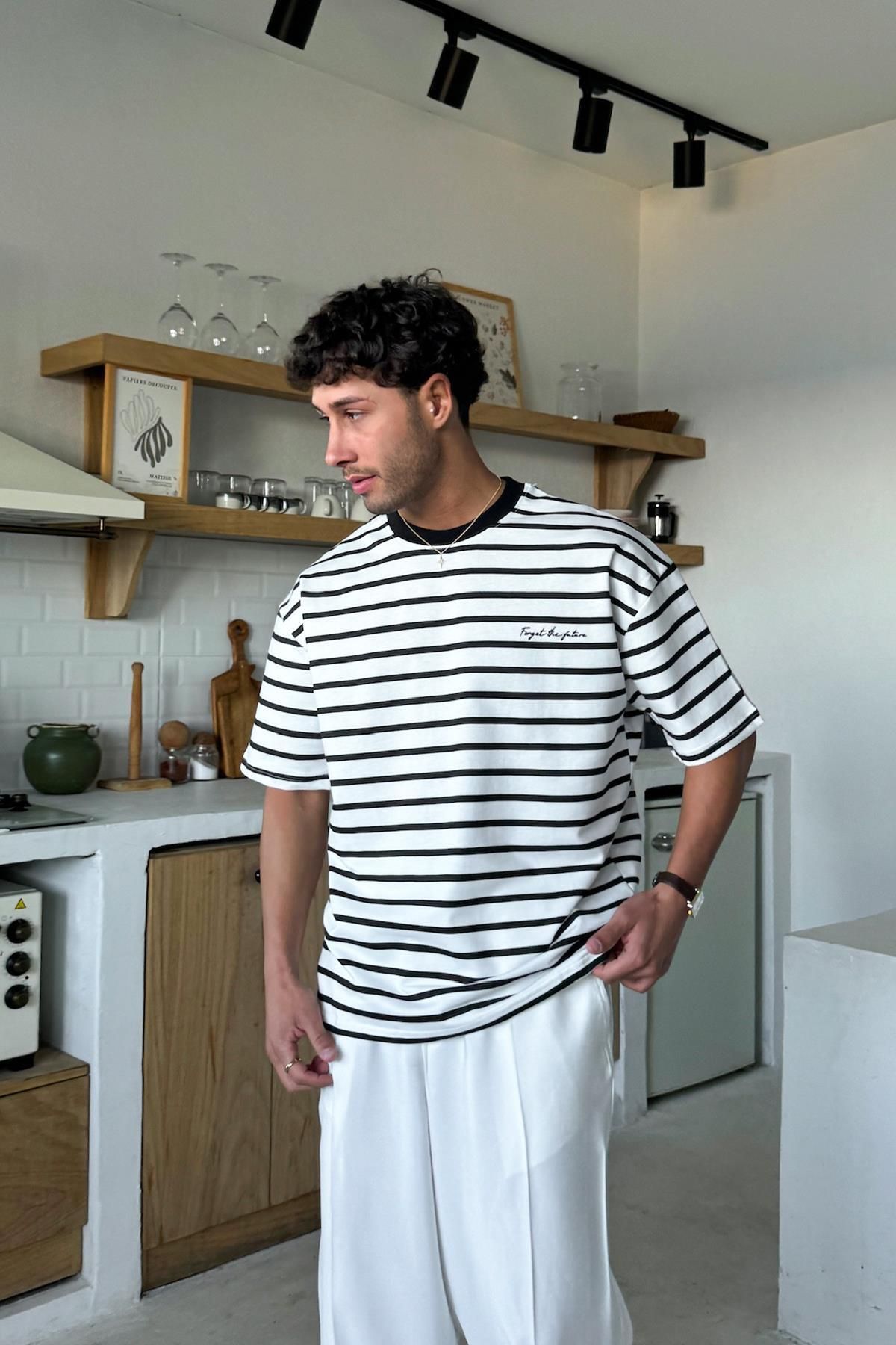 Flaw Wear Beyaz Çizgili Forget The Future Oversize Tişört