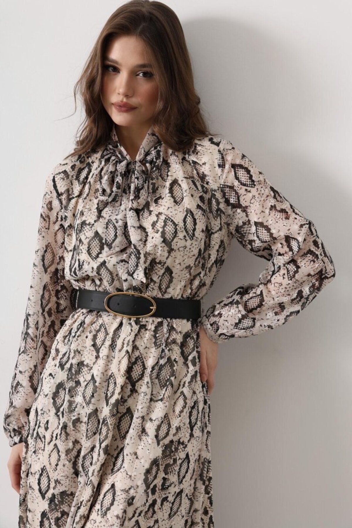 D&M Life Collection Yılan Desen Uzun Yaka Detaylı Elbise - Krem-Siyah - L
