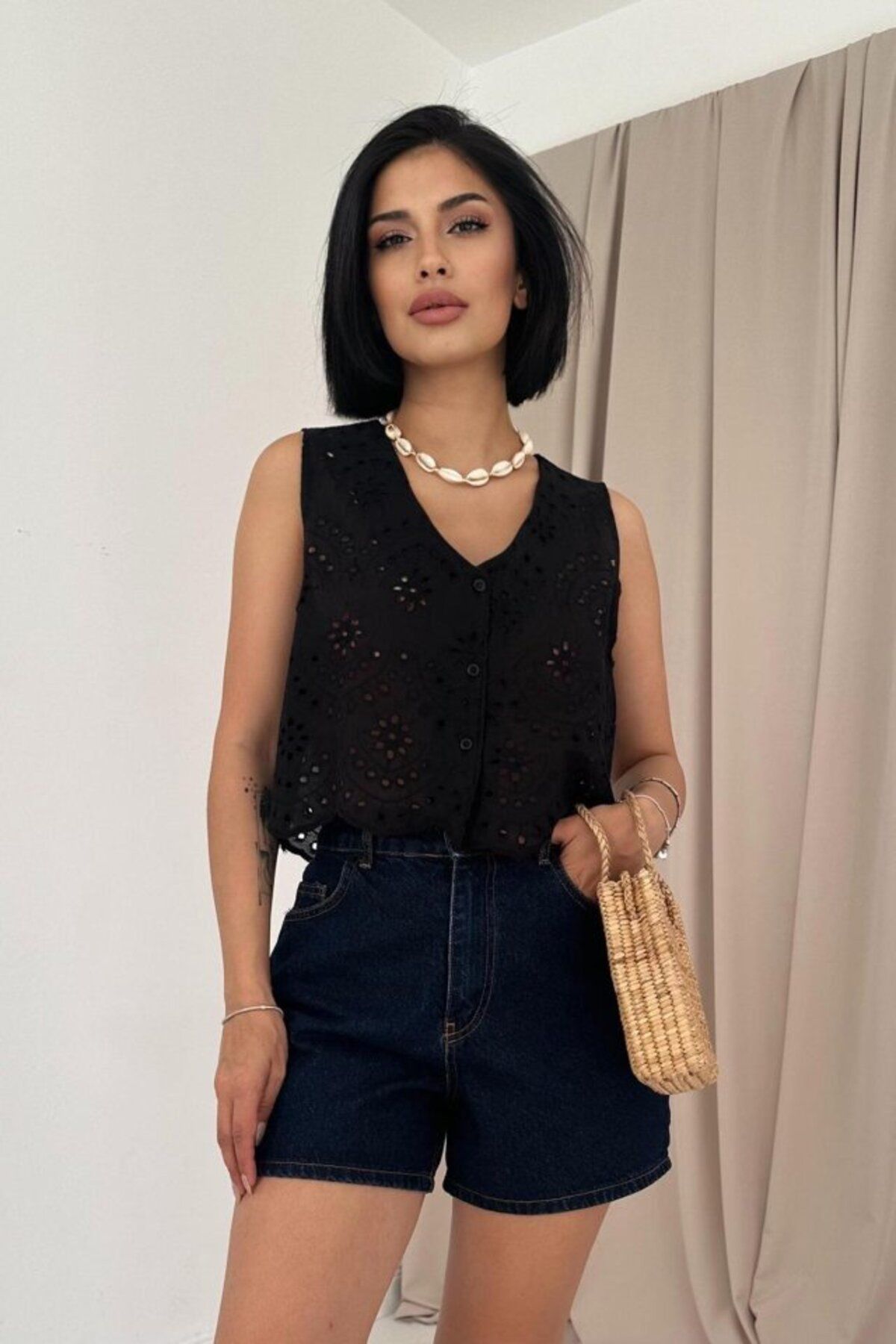 D&M Life Collection Siyah Sıfır Kol Brode Bluz