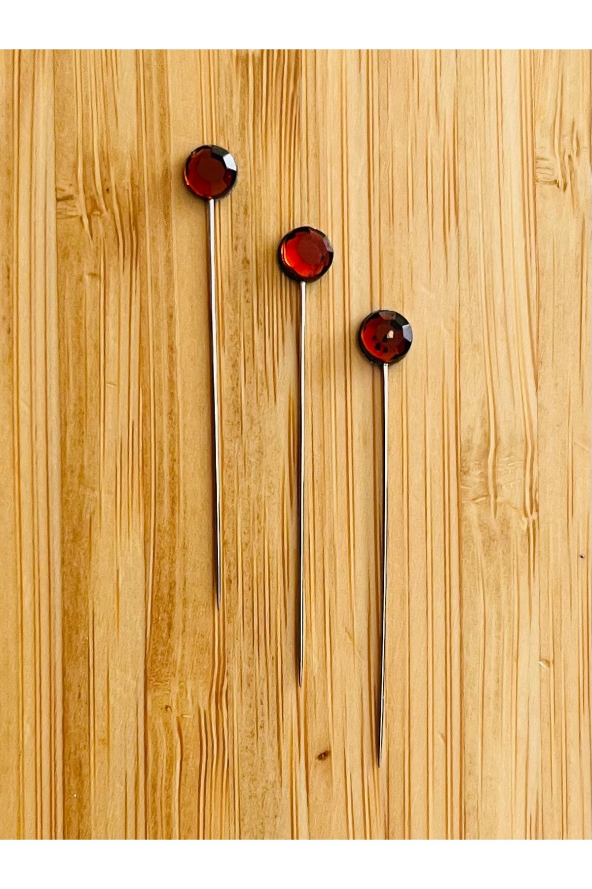 Öztürk Taşlı Şal Eşarp İğnesi. 38mm. 3'lü Paket. Açık Bordo.
