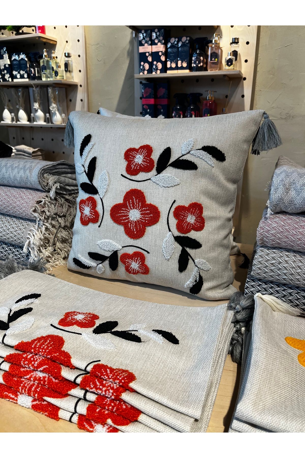 ketenhome Turuncu 2’li %80 Keten Kumaş Makine Nakışlı Dekoratif Yastık Kılıfı 43x43 cm – Punch