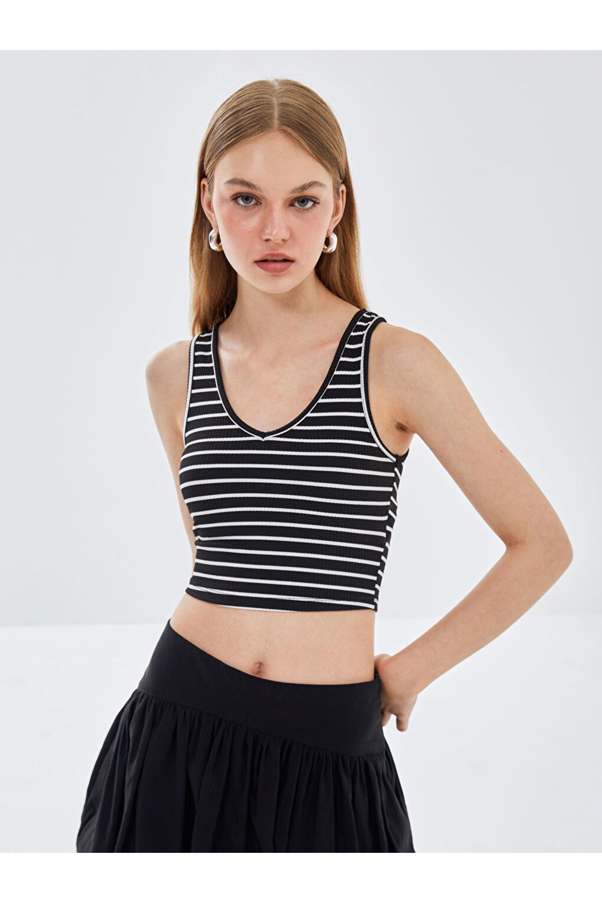 LC Waikiki LCW V Yaka Çizgili Crop Kadın Atlet