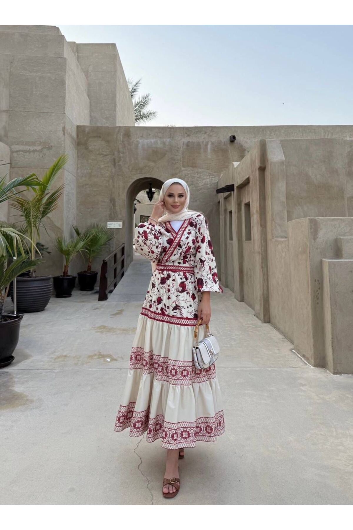 Rabia Ateş MAVİ ÇİÇEKLİ TESETTÜR ETEKLİ TAKIM