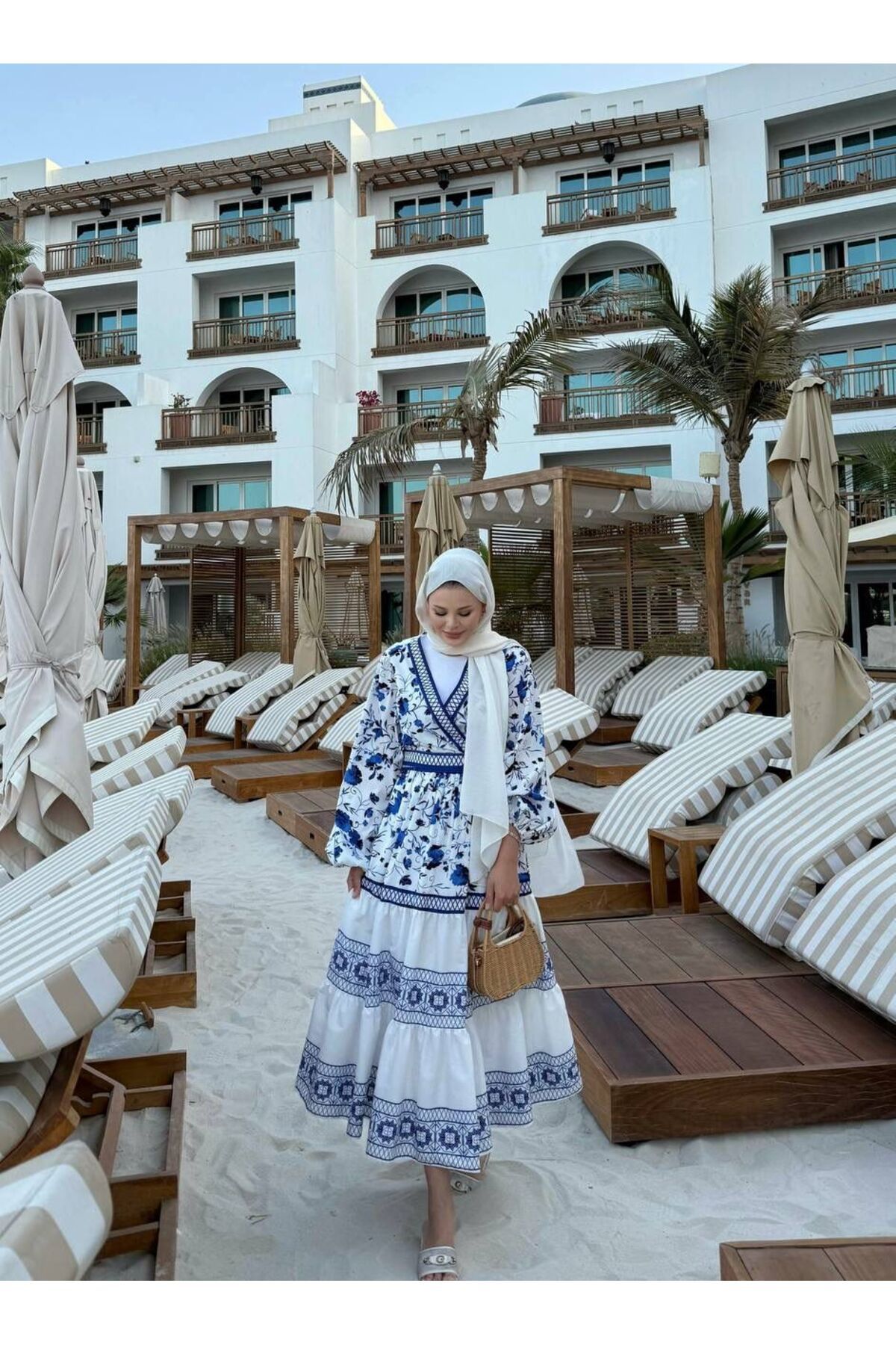 Rabia Ateş MAVİ ÇİÇEKLİ TESETTÜR ETEKLİ TAKIM