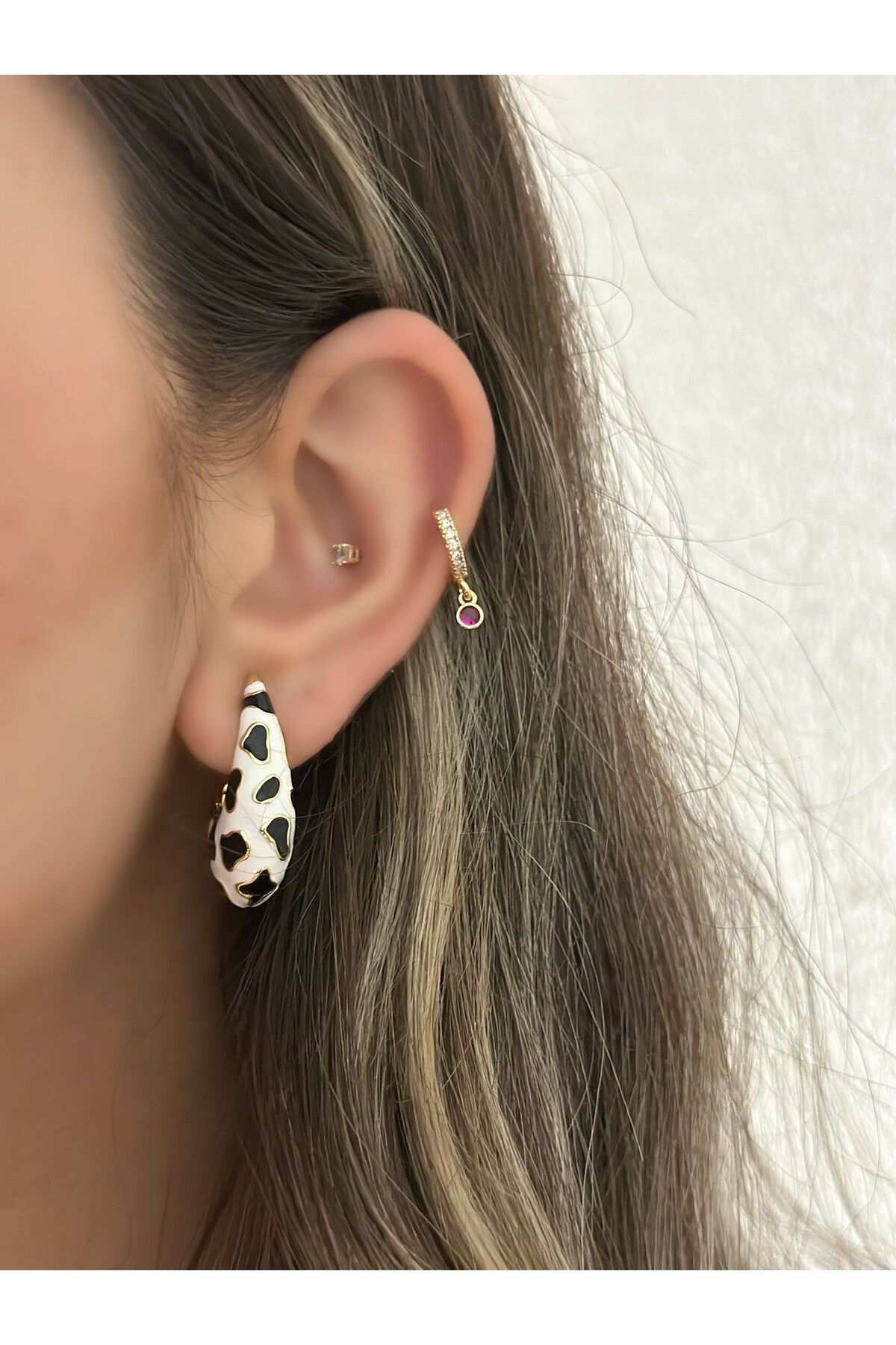 MyladyAccessoriess 14K Altın Kaplama Desen Detay Halka Küpe