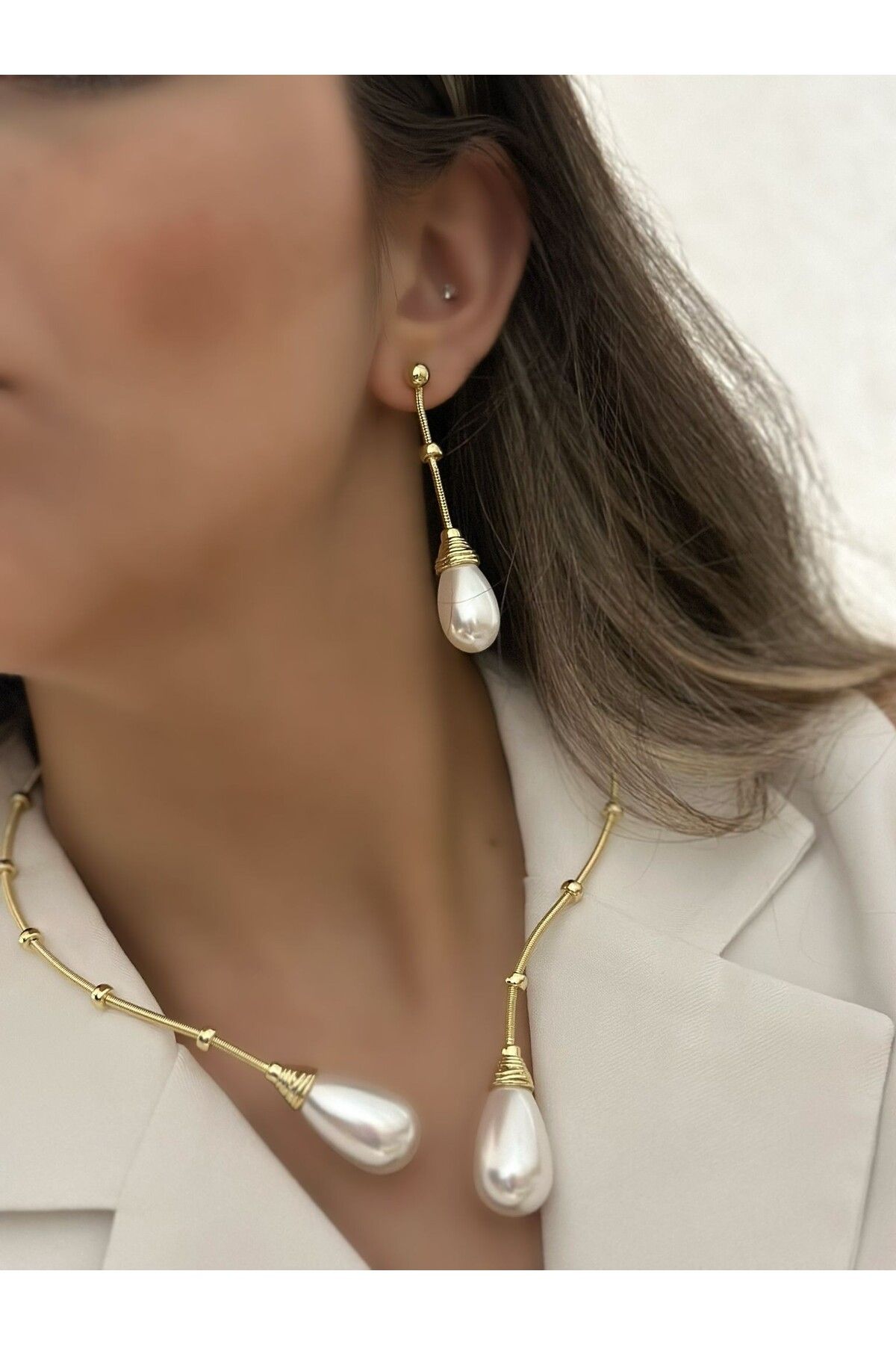 MyladyAccessoriess İnci Ve Topçuk Detay Set Takı (Altın Kaplama)