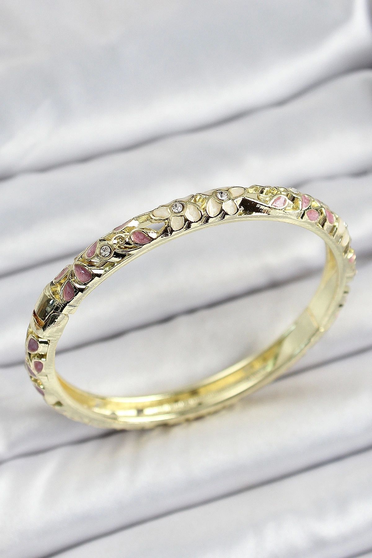 shopwave Mineli Pirinç Gold Renk Pembe Çiçek Desen Motifli Kadın Kelepçe