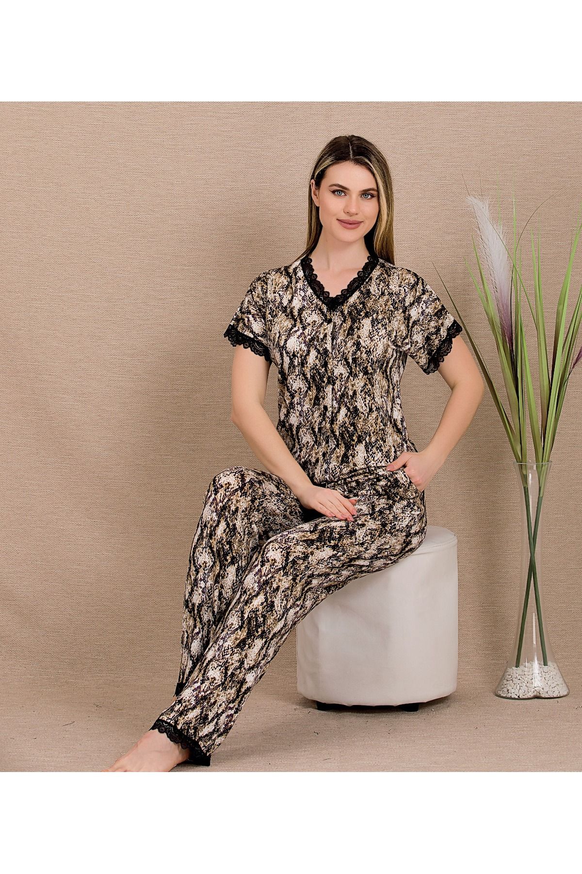 Lady Lingerie Kısa Kollu,V Yakalı Kadın Pijama Takımı