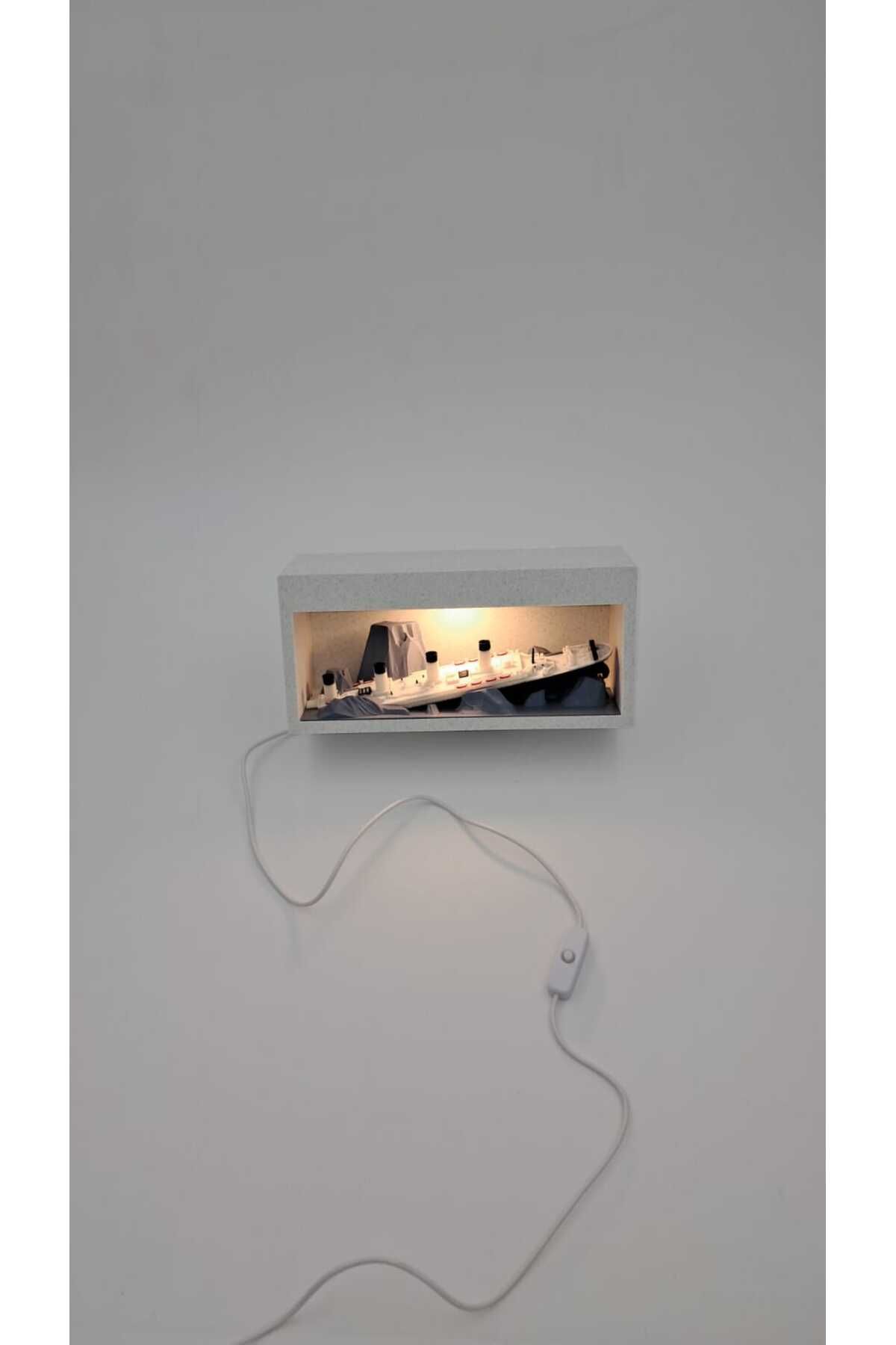 Home LED Işıklı Titanic Maket – Masa Üstü Dekor & Gece Lambası (USB’li)