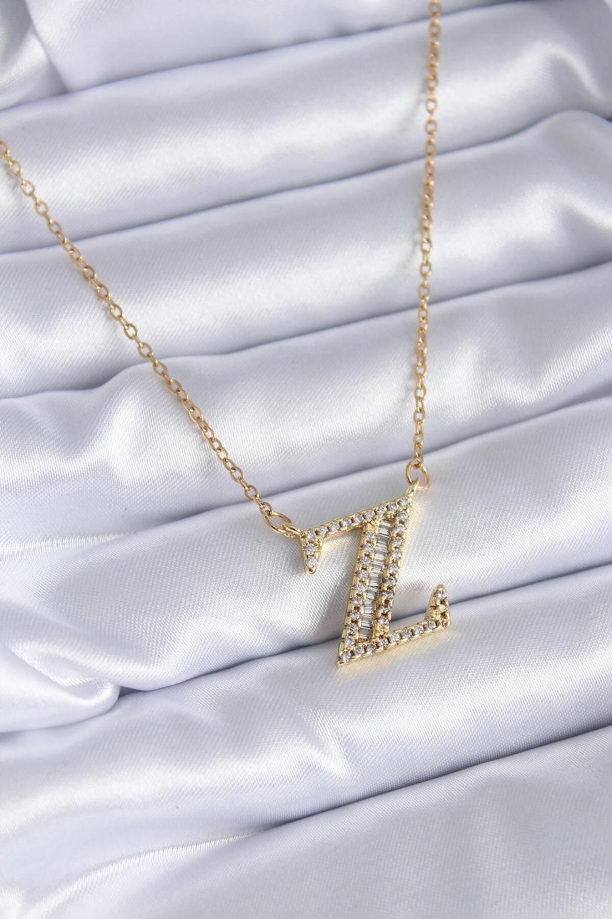 AfraBeauty 316L Çelik Gold Renk Z Harf Model Zirkon Taşlı Kadın Kolye