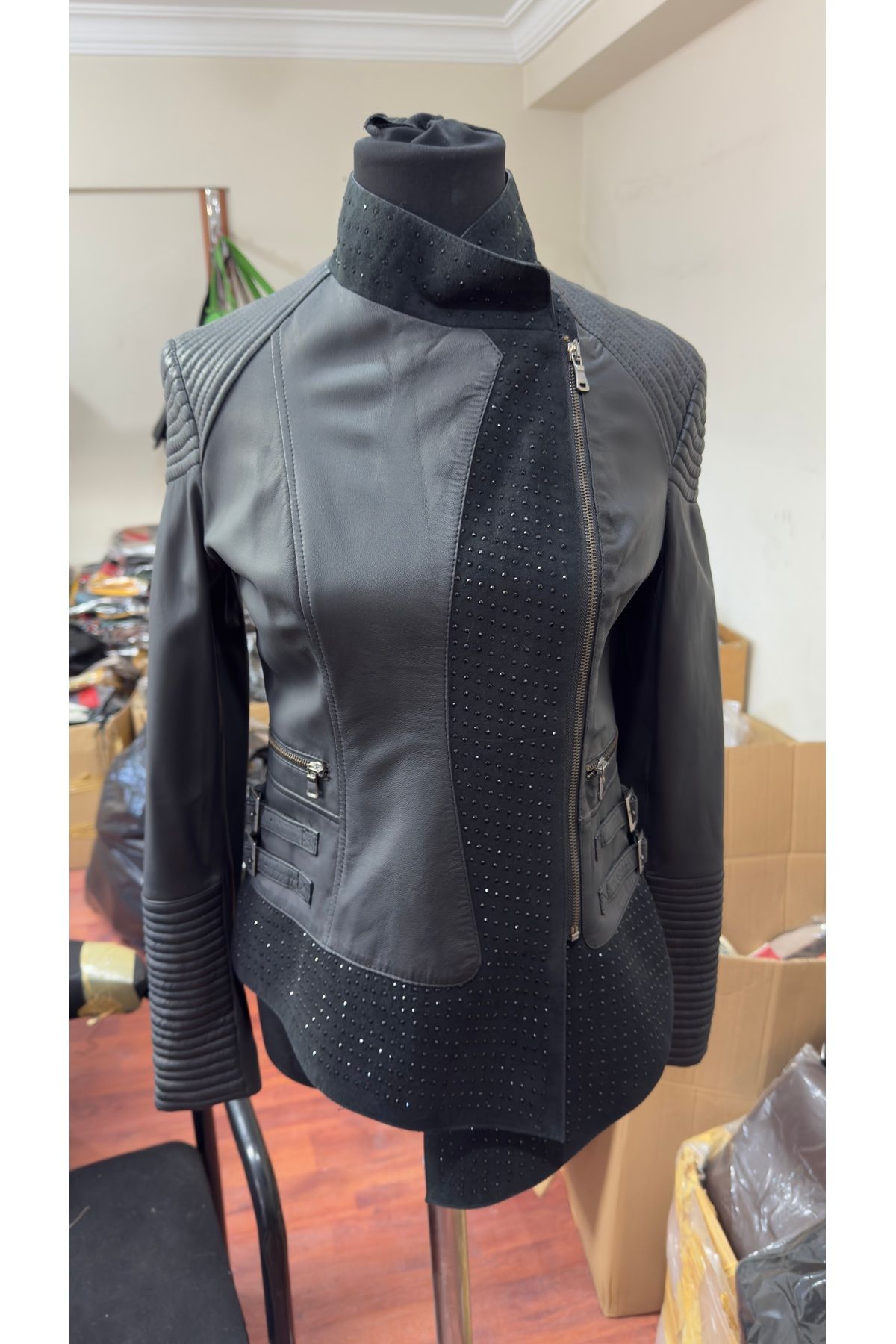 Butik GECE IŞILTISI TAŞLI KADIN HAKİKİ DERİ CEKET