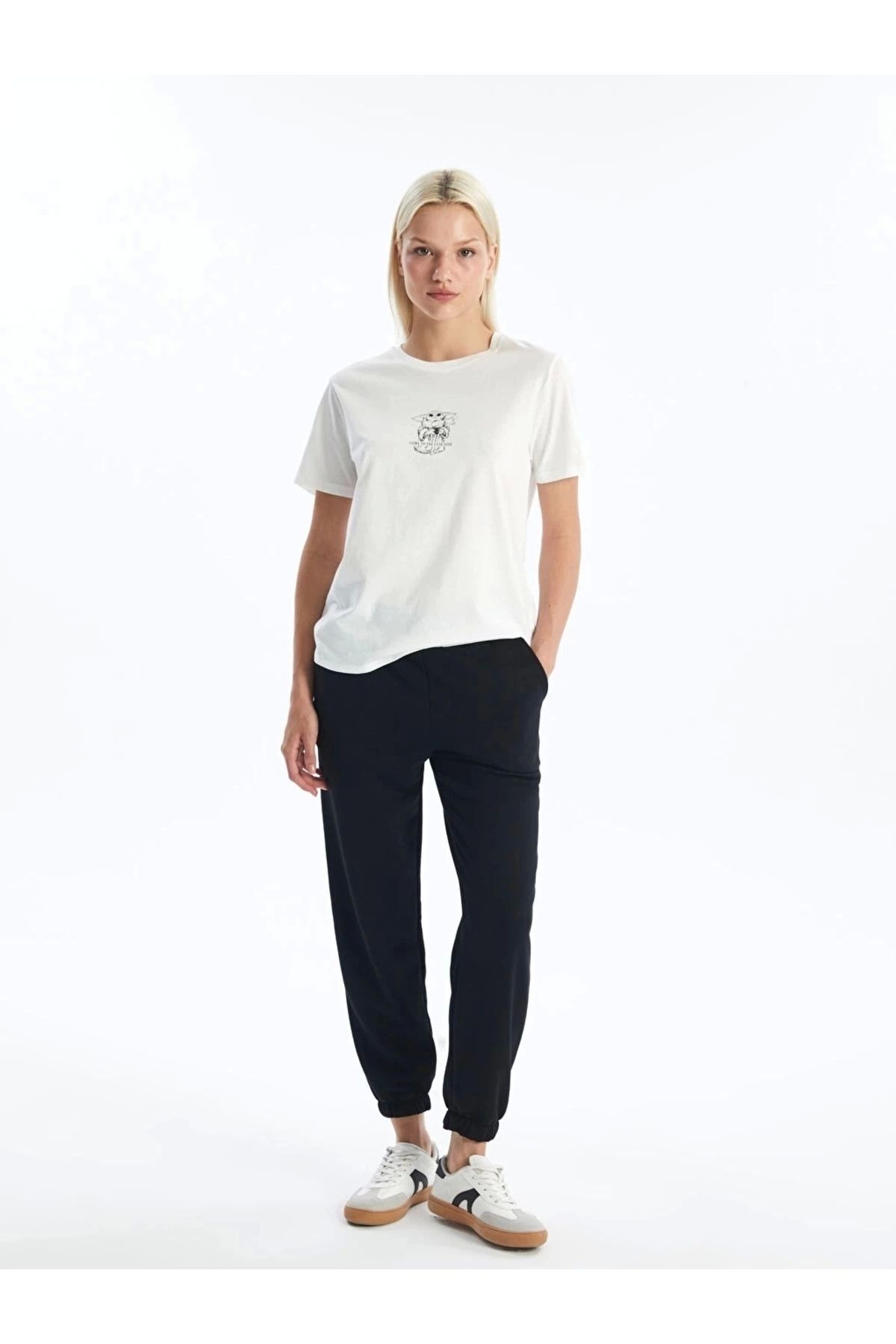 LC Waikiki LCW Vision Yeni Siyah Kadın Beli Lastikli Düz Jogger Eşofman Altıw1