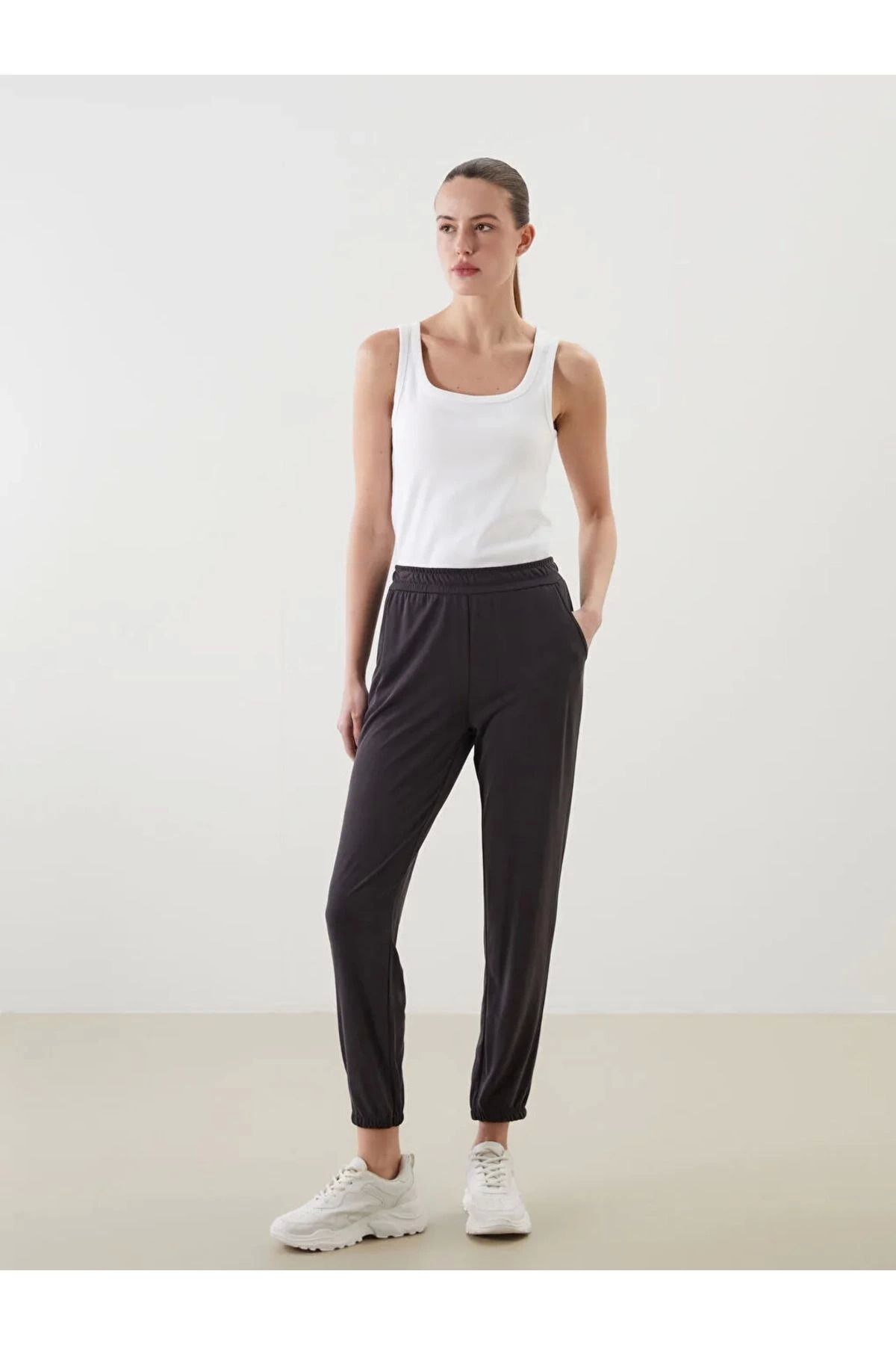 LC Waikiki LCWAIKIKI LCWAIKIKIIKIKI Classic Siyah Beli Lastikli Kadın Jogger Eşofman Altı