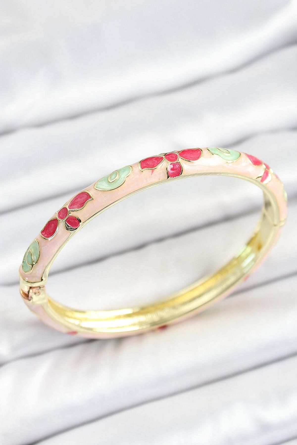 AfraBeauty Mineli 925 Ayar Paslanmaz Çelik Beyaz Pembe Yeşil Çiçek Desenli Gold Renk Kadın Kelepçe