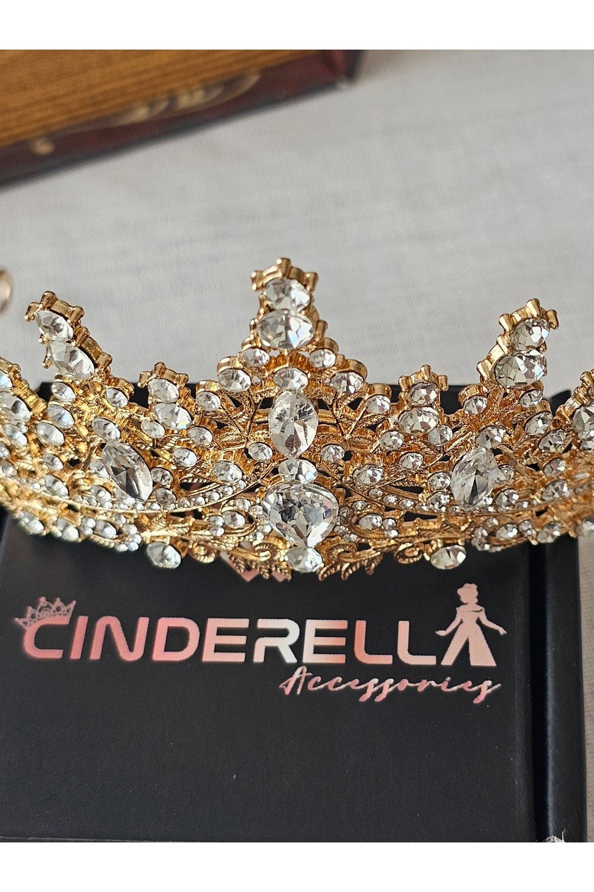 Cinderella Zirkon Taş İşlemeli Kraliçe Prenses Gelin Tacı Gold - Kristal Taşlı Düğün Nişan Nikah Söz Aksesuar