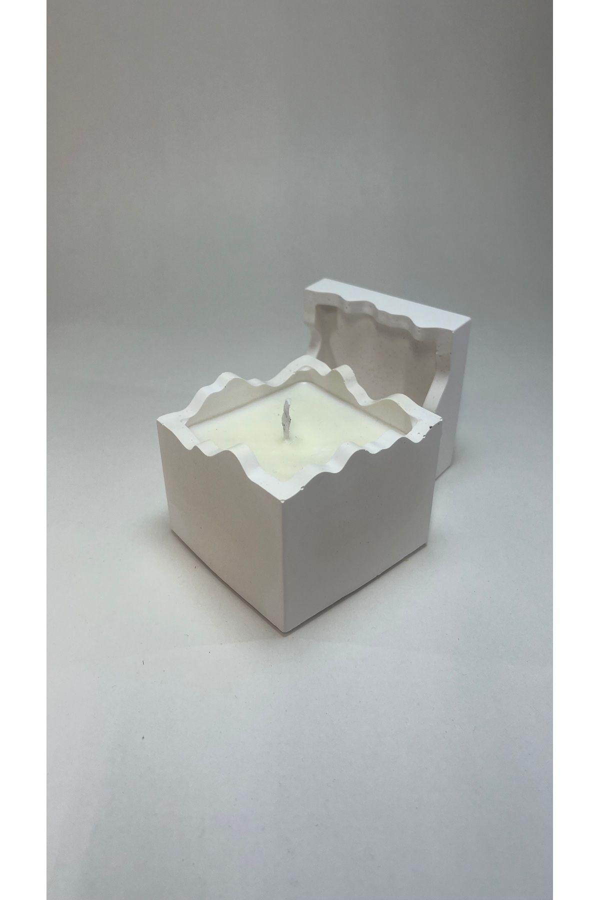 Sienna Candle Kapaklı küp şeklinde beton soya mum