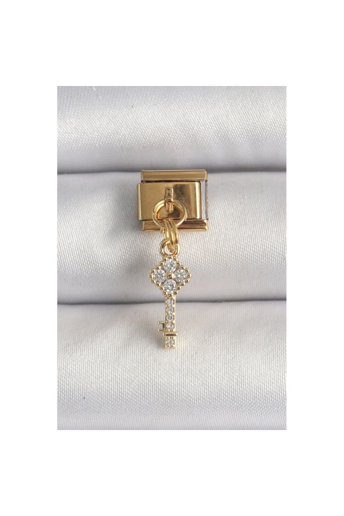 Skygo 316L Çelik Gold Renk Sallantı Zirkon Taşlı Anahtar Model Nomination Charm - TJ-BC1338