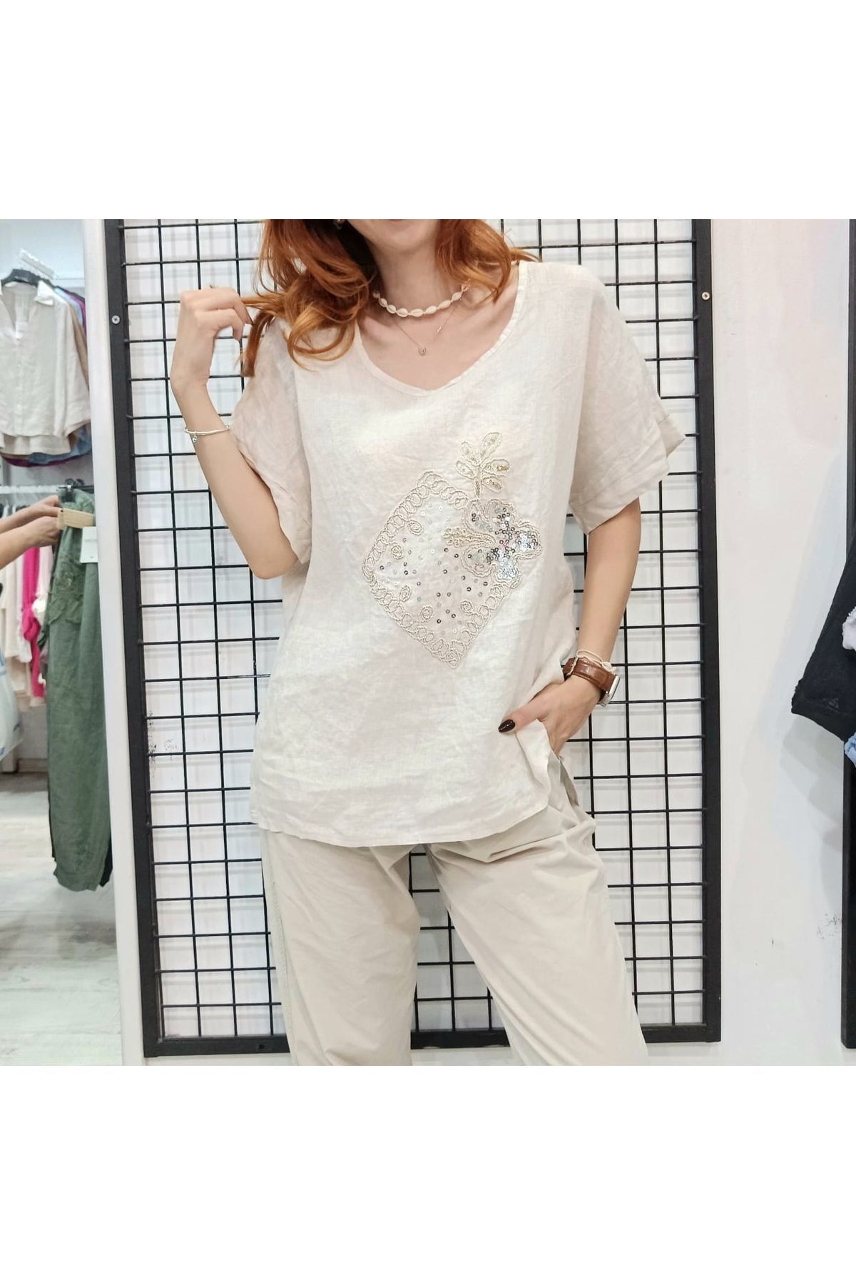 Butik Şans Pul Payet Detaylı Nakış İşlemelı İtalyan Keten Bluz