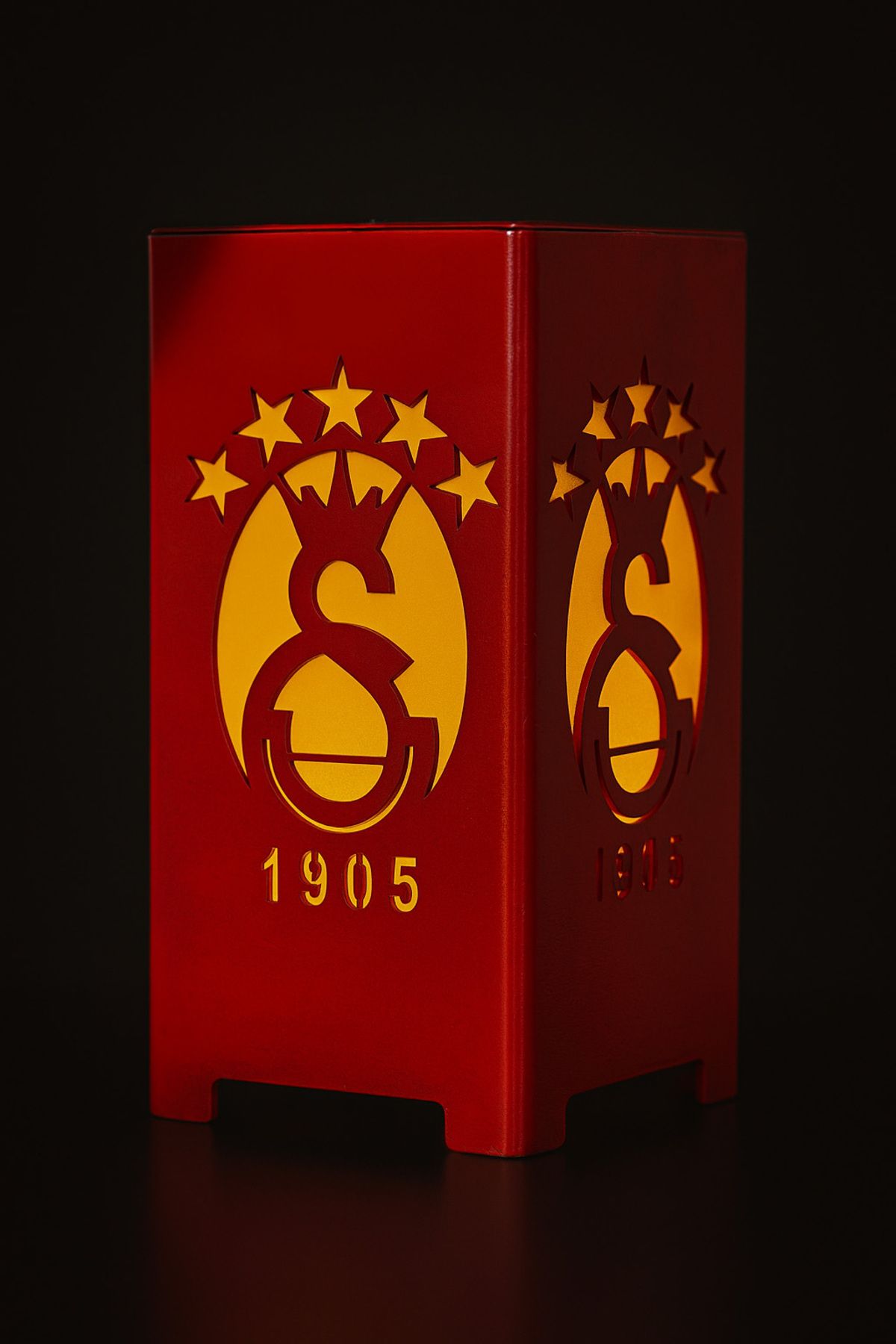 Galata 5 Yıldızlı Sarı Kırmızı LED Işıklı Galatasaray Masa Lambası – Özel Tasarım Dekoratif Gece Lambası