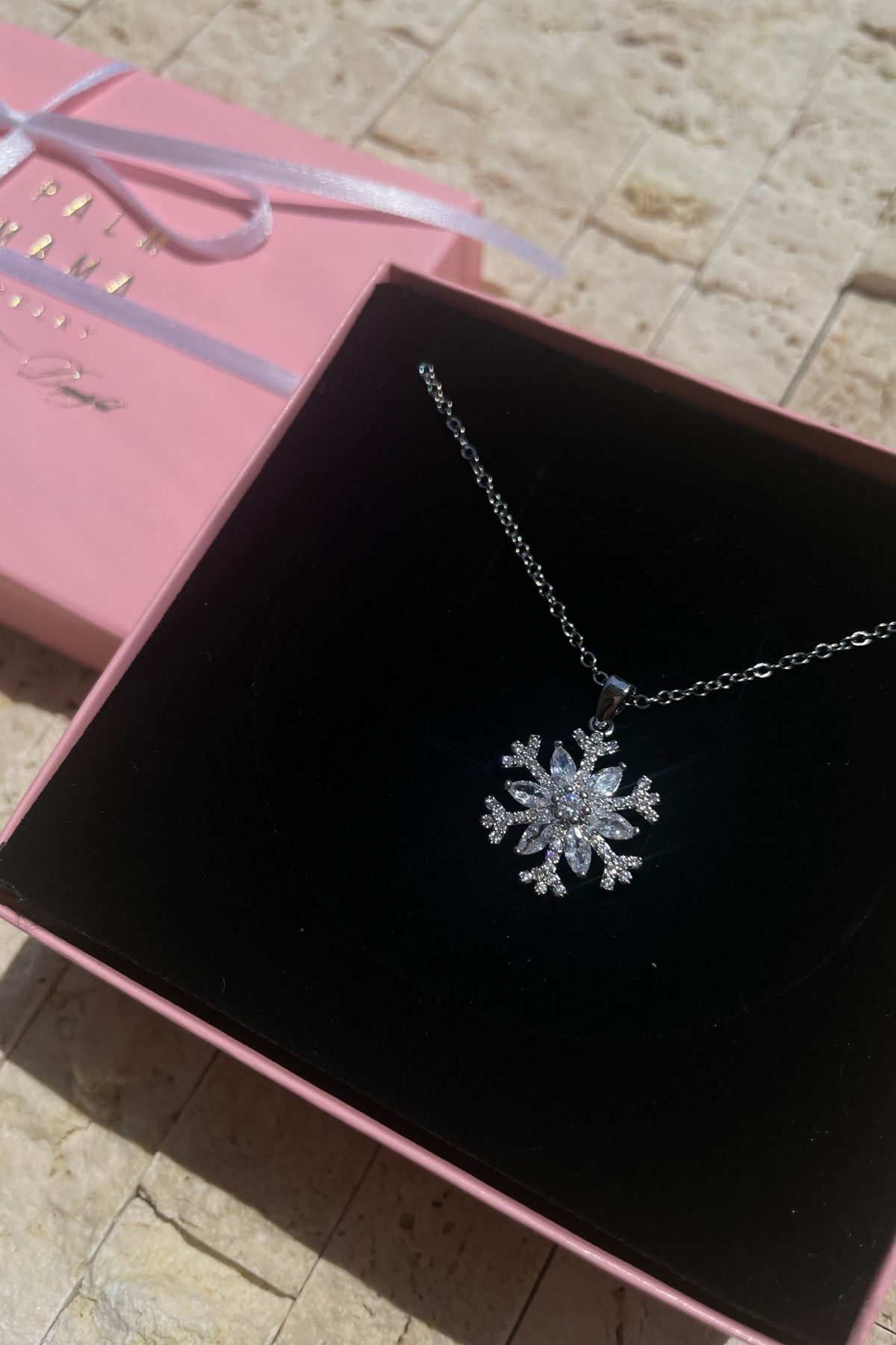 PALM MAMA JEWELRY Kar Tanesi Elsa Gümüş Taşlı Paslanmaz Kararmaz Çelik Pembe Kutulu Hediye Kolye