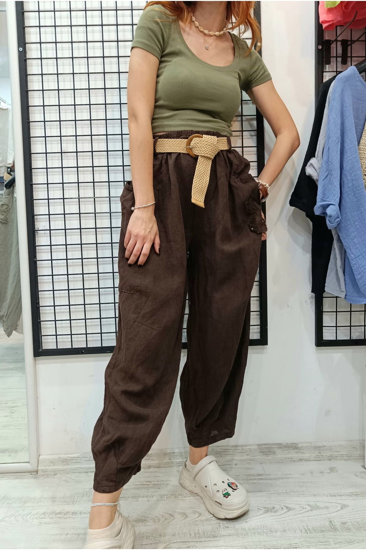 Butik Şans Çiçek Figür Nakış Detaylı Kemerli Cepli İtalyan Keten Pantolon