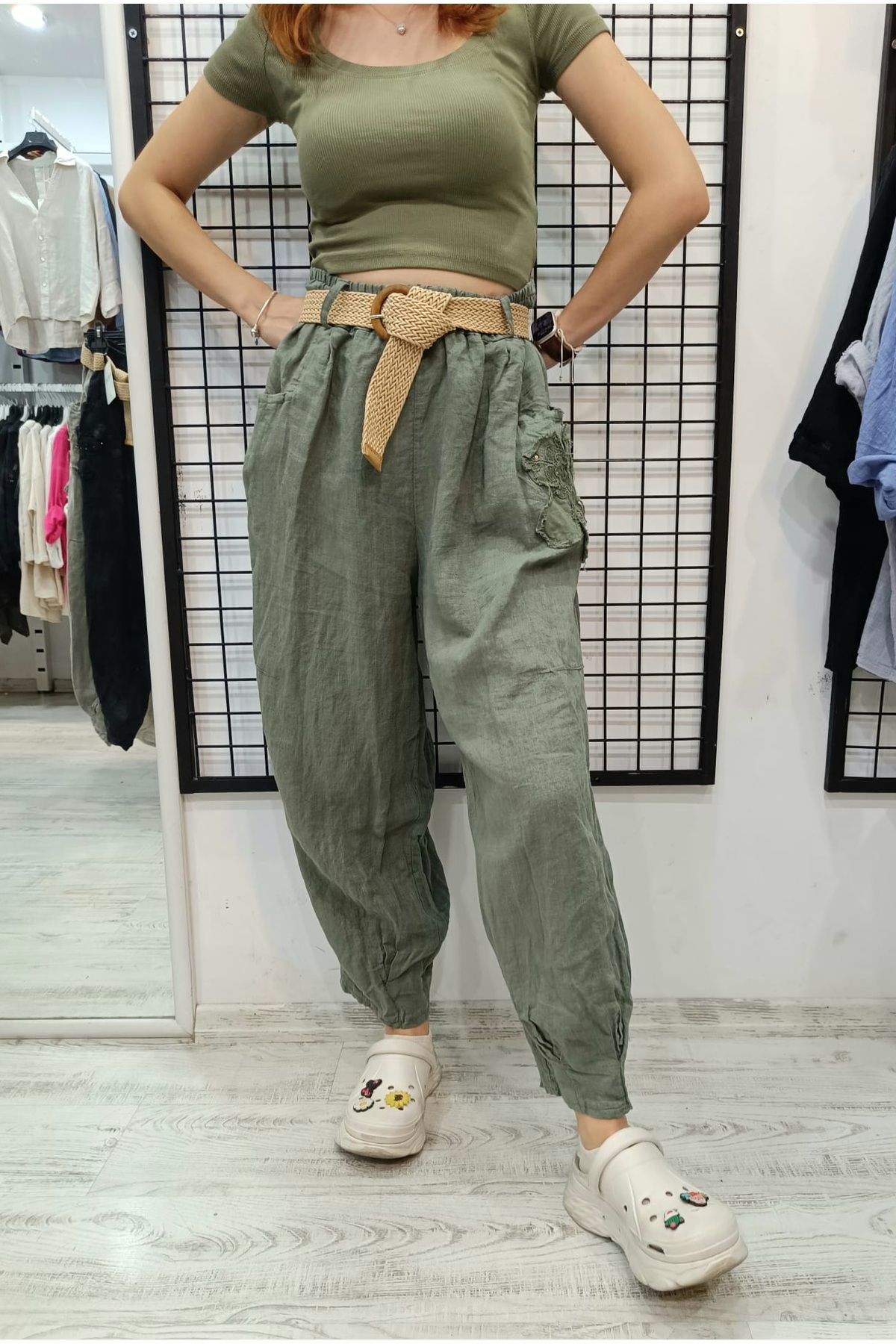 Butik Şans Çiçek Figür Nakış Detaylı Kemerli Cepli İtalyan Keten Pantolon