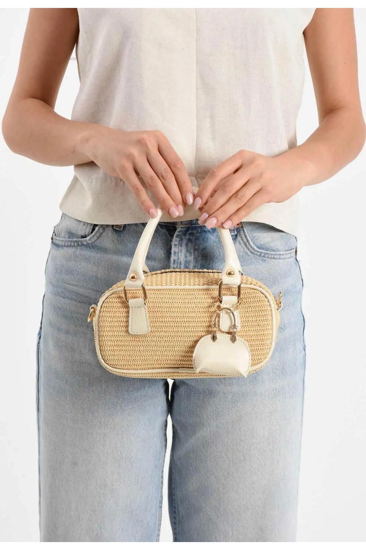 LİSBOND ELEGANCE Lisbond Elegance Perry Model Hasır Krem Charm Hediyeli Kadın El Ve Omuz Çantası