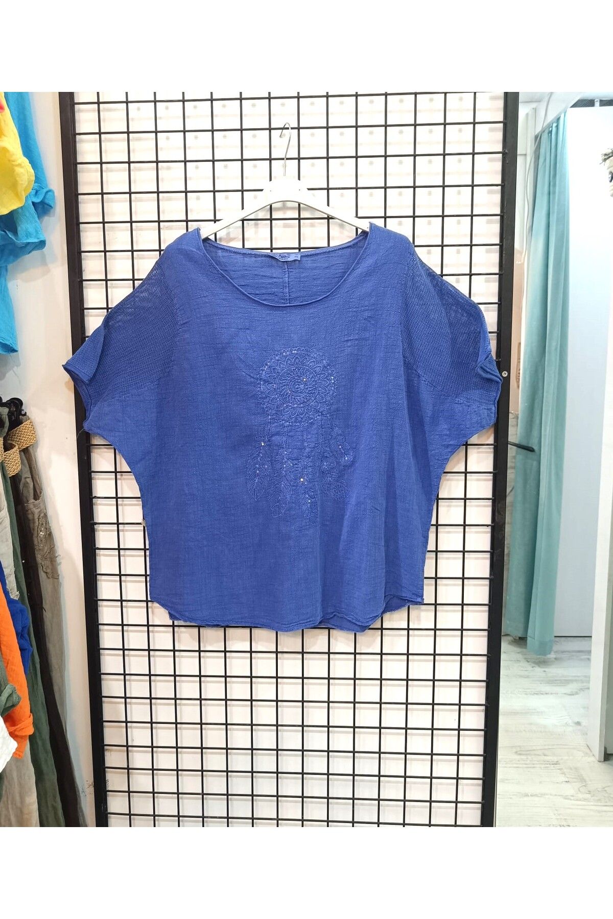 Butik Şans Etnik Nakışlı File Detay Kollu Bluz
