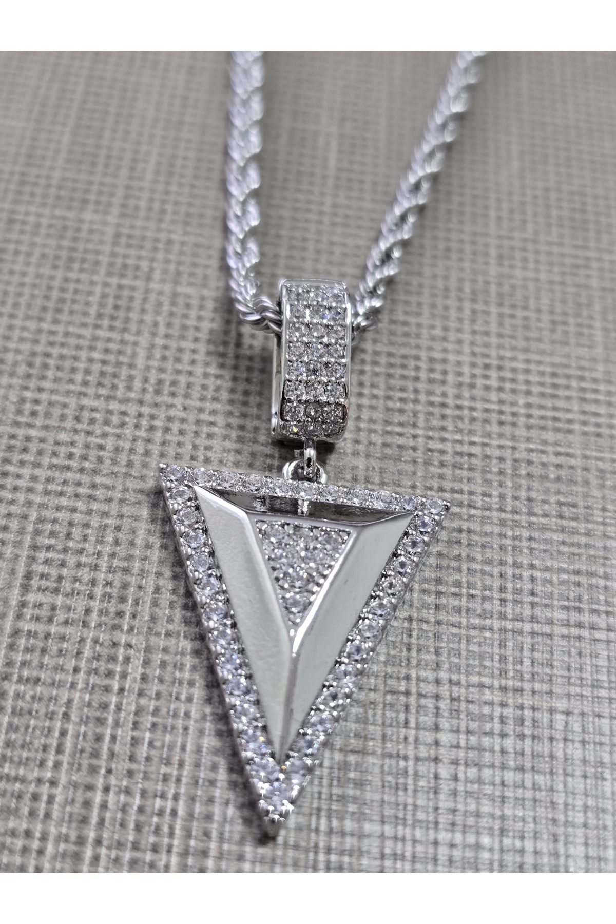 stainles steel Zirkon İşlemeli Çelik Üçgen Kolye
