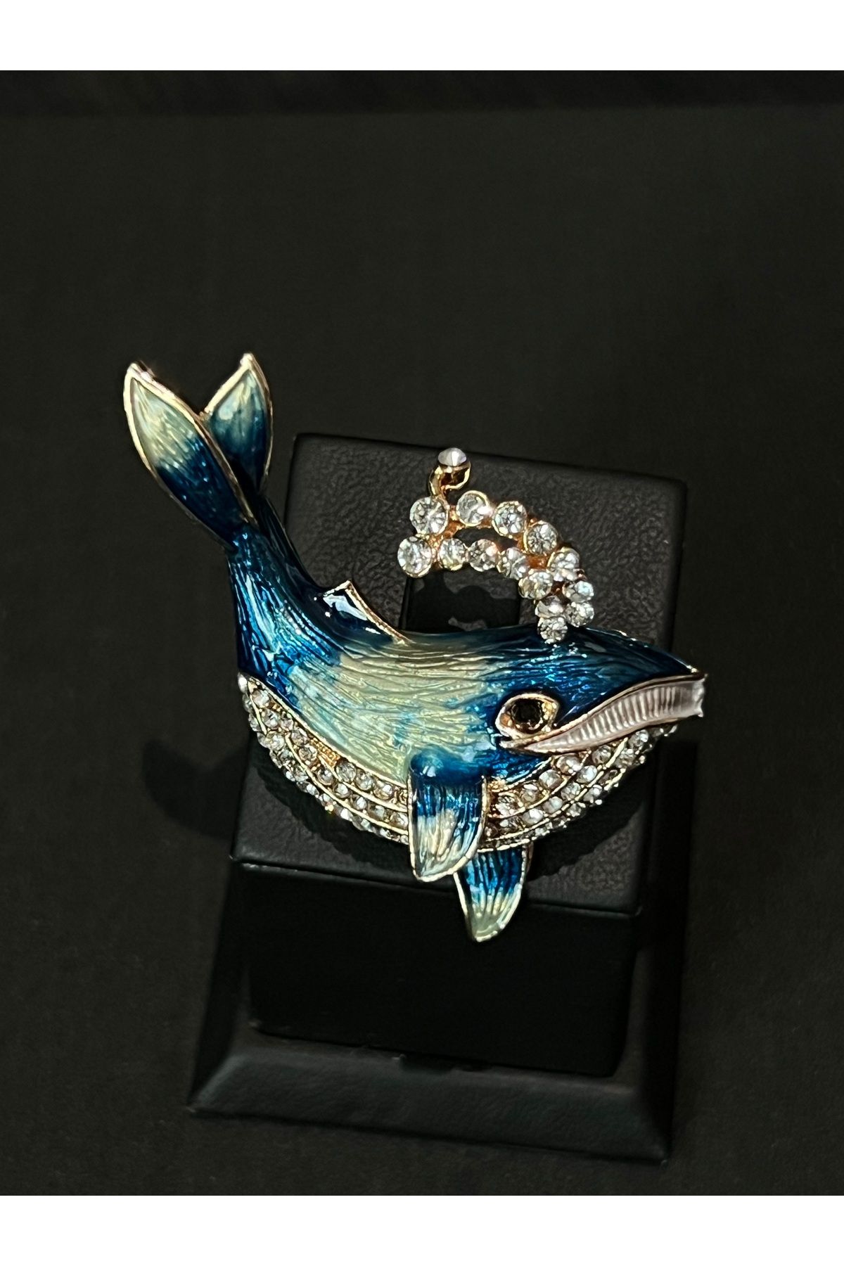 Zarias's 🐋 Kristalli Mavi Balina Broş – Derinliğin ve Zarafetin Simgesi