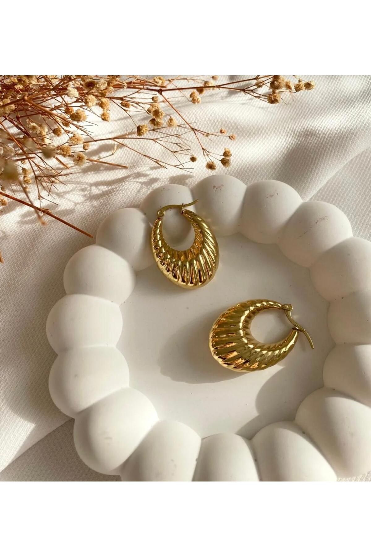 LİSBOND ELEGANCE Lisbond Elegance Kadın vintage oval tırtıklı halka küpe çelik küpe gold