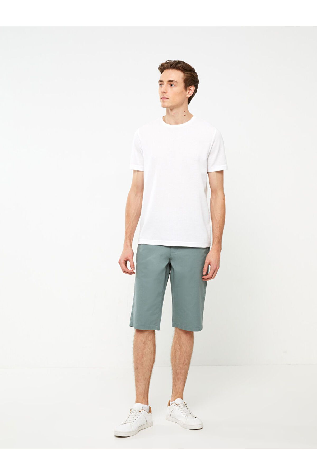 LC Waikiki Standart Kalıp Gabardin Erkek Bermuda Şort