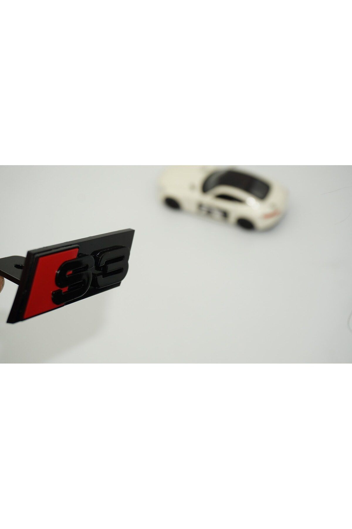 DK Tuning S3 Siyah Kırmızı Ön Panjur Logo Arma Audi İle Uyumlu
