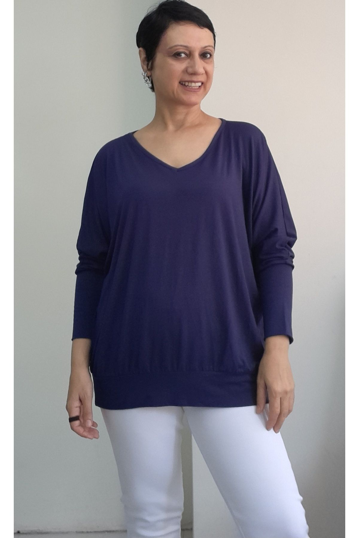 Mertcan Butik Lacivert V yaka eteği kolu mansetli uzun kollu yarasa kol penye viskon tişört
