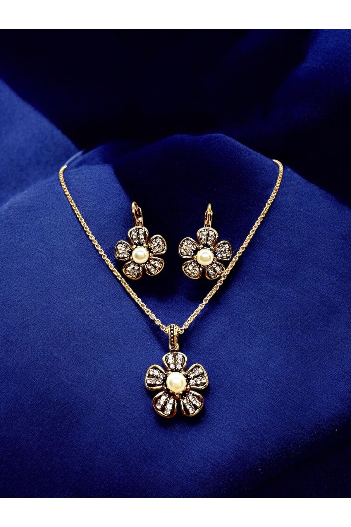 FUYA JEWELLERY İnci Detaylı Çiçek Motif Kolye, Küpe Set
