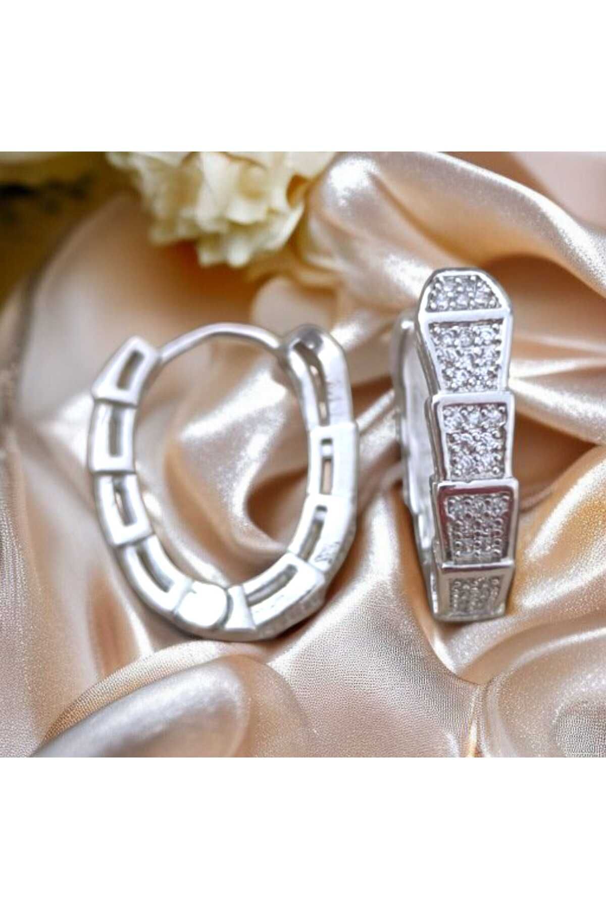 feyza collection Basamaklı Zirkon Taşlı VIP Çelik Küpe