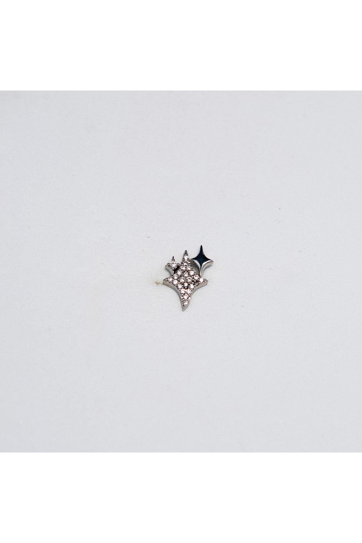 Piercing by Sever KUZEY YILDIZI ÇELİK PIERCING… GÜMÜŞ/SILVER RENKLİ ve ŞEFFAF TAŞLI (TARGUS HELIX CONCH FLAT)