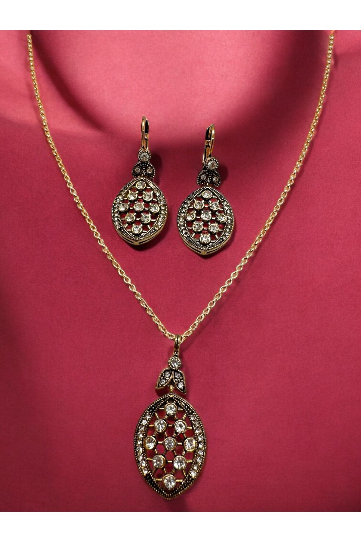 FUYA JEWELLERY Taşlı Oval Kolye, Küpe Set