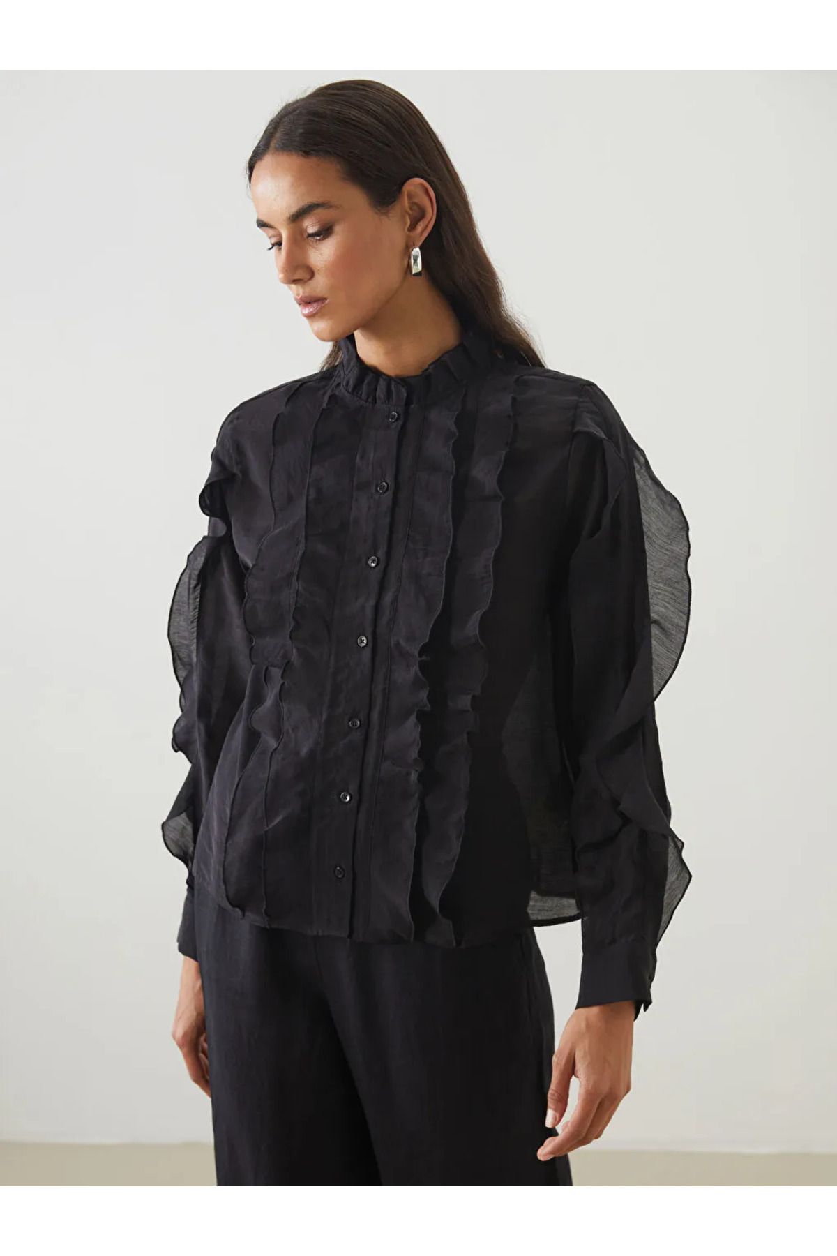LC Waikiki LCW Modest Siyah Dik Yaka Fırfırlı Kadın Gömlek