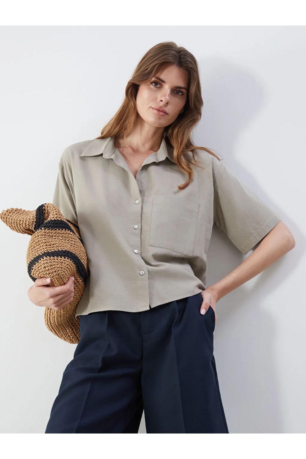 LC Waikiki LCW Vision Haki Crop Keten Karışımlı Kadın Gömlek